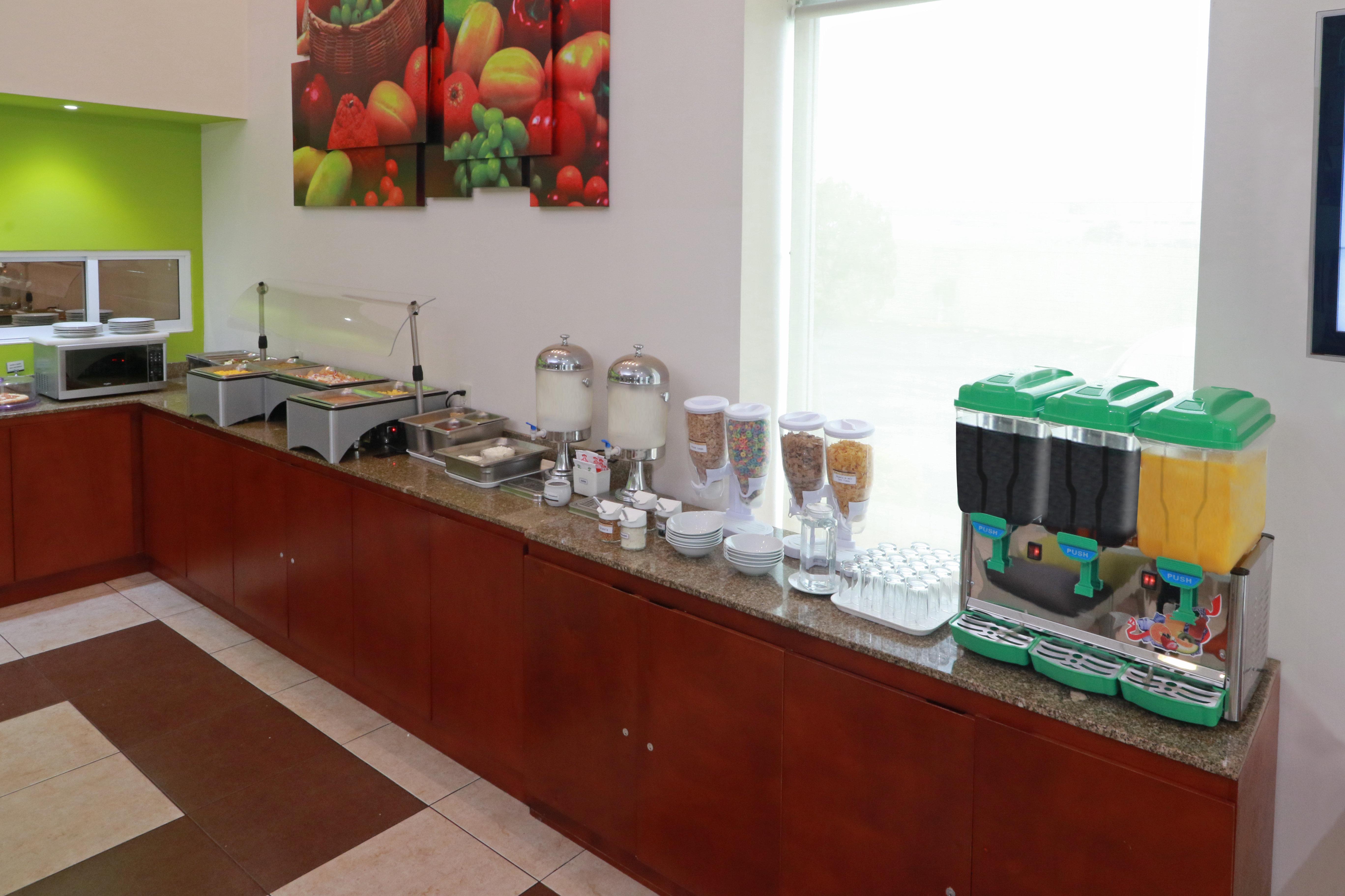 Staybridge Suites Queretaro By Ihg Exterior photo